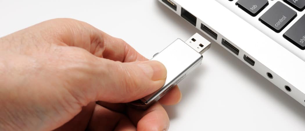 How to Format a Flash Drive to On macOS and Windows