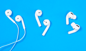 I Swapped My AirPods for Wired Headphones (And I’m Glad I Did) - featured